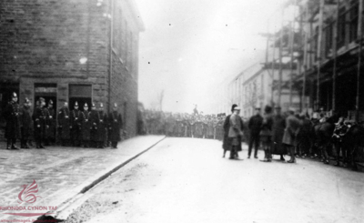 Police guarding Catherine Street during the 1910