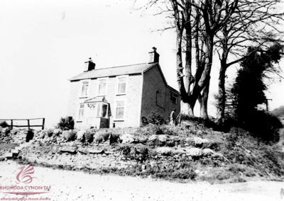 Brynhaul, Cross Inn, April 1977