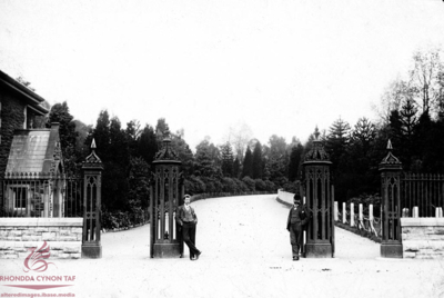 Aberdare Park :Bottom gates